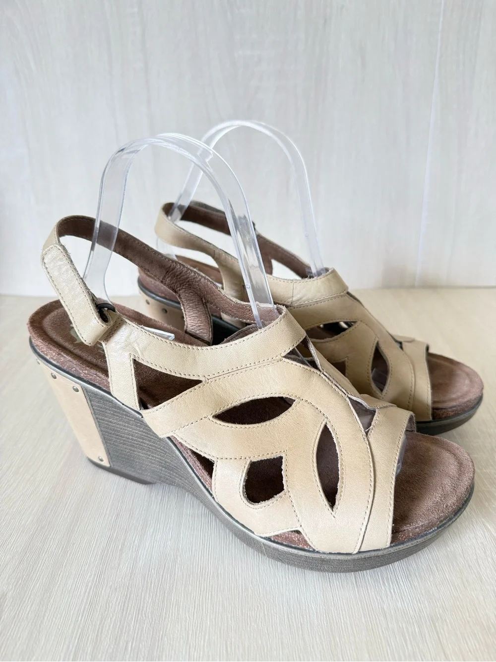 Dansko Women’s Leather Cutout Wedge Sandals Beige/Taupe Size 41